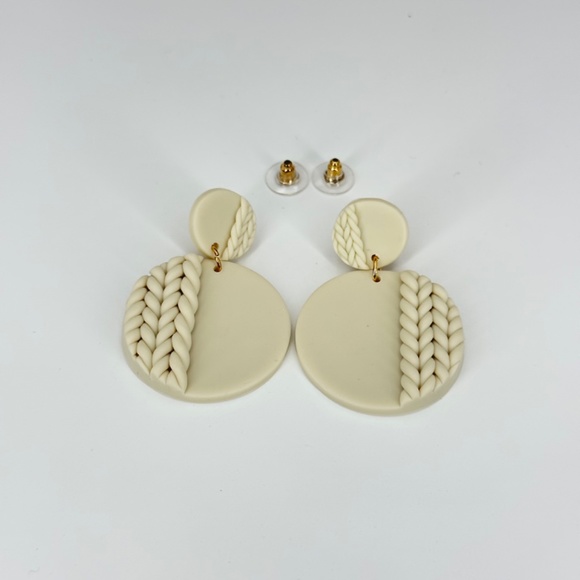 Boho Chic Knit-Texture Statement Earrings - Picture 7 of 8